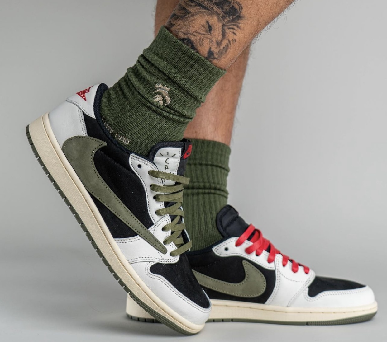 2023年4月26日発売Travis Scott x Air Jordan 1 Low OG WMNS “Olive 