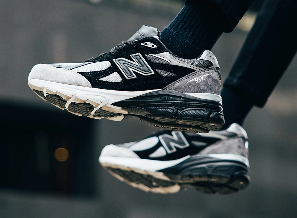 2023年2月24日発売DTLR x New Balance 990v3 “Gr3yscale” | Shot Clock